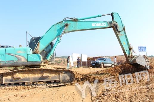 三荷机场项目正在进行土石方工程施工